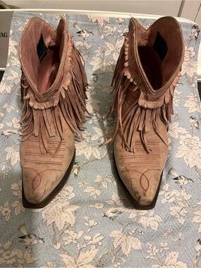 Junk Gypsy by lane boots . Light pink